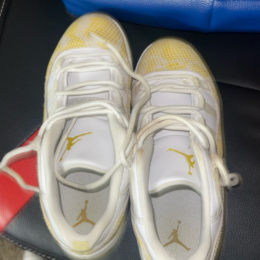 Jordans 11 low top